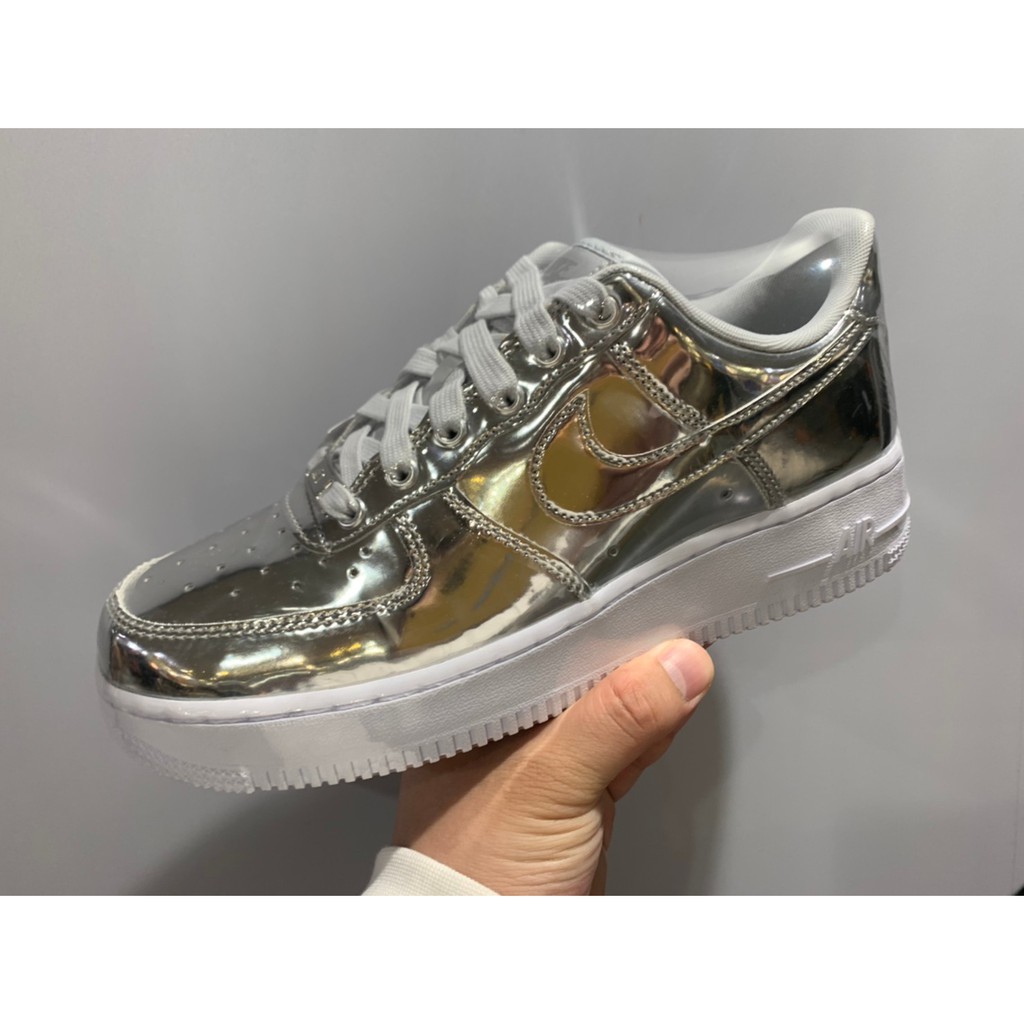 NIKE W AIR FORCE 1 SP LIQUID SILVER 銀 女 低筒 休閒鞋 穿搭 CQ6566-001