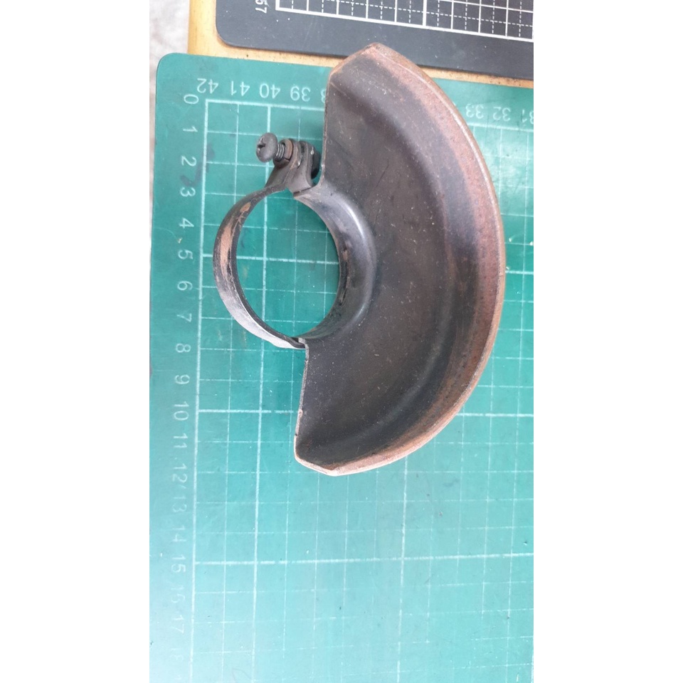 單賣二手中古砂輪機保護蓋-鎖緊約42mm裝置約105mm 角磨機 保護蓋可用於標準手提式平面砂輪機保護蓋組(砂輪機保護蓋