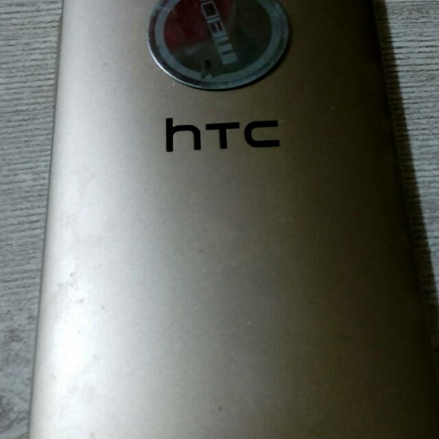 HTC ONE M8金色全部正常。當零件機販售了，不附充電器跟線喔！