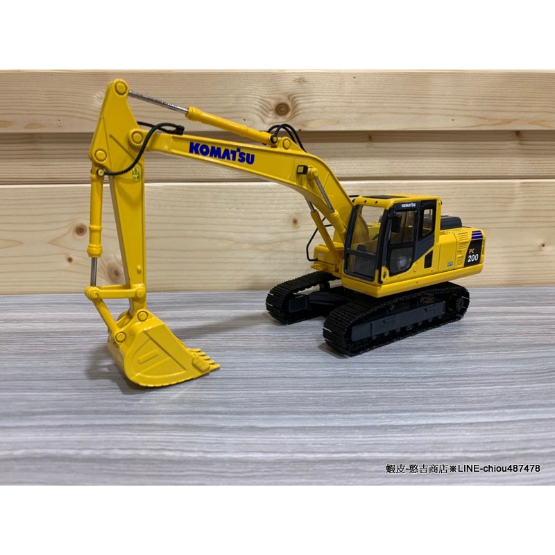 《憨吉商店》Komatsu•PC200-8MO挖掘機•工程模型1:43•紙盒裝•