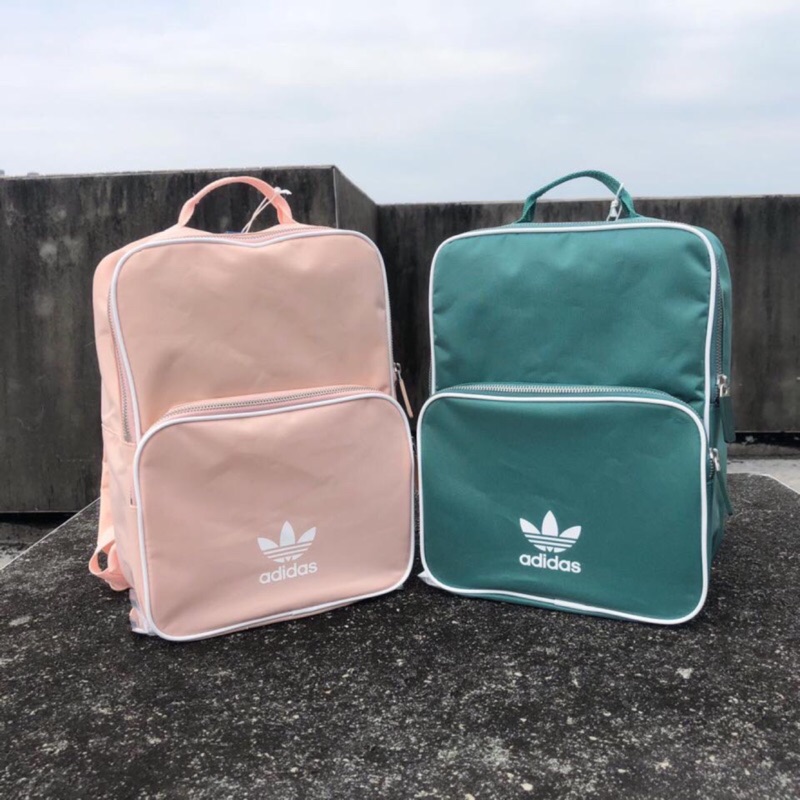 『小蘑菇日本走跳～購』綠色現貨 adidas Backpack Bag 三葉草 粉白綠白 後背包CW0621CW0623