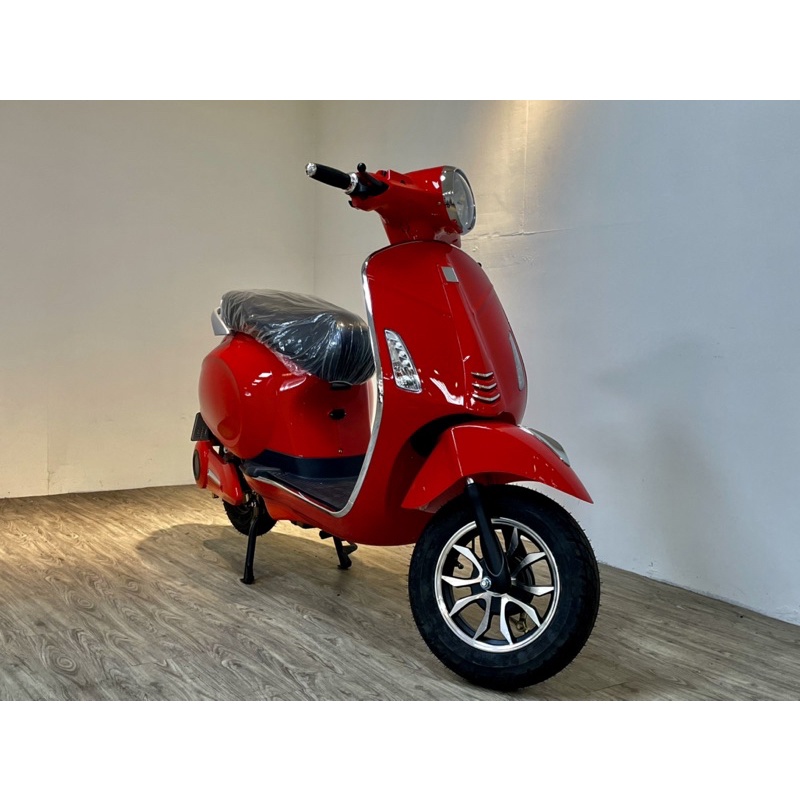 （光頭MOTO電動車）鮮豔紅 偉士牌樣式 免駕照 自行在家充電 免月租費