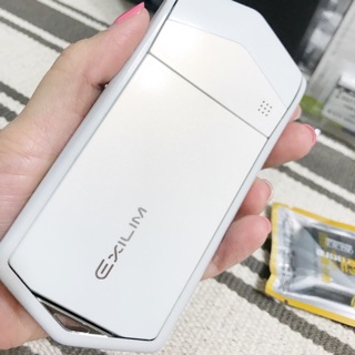 Casio TR70 白色 9.5成新 盒裝 全機包膜 美顏相機 可議