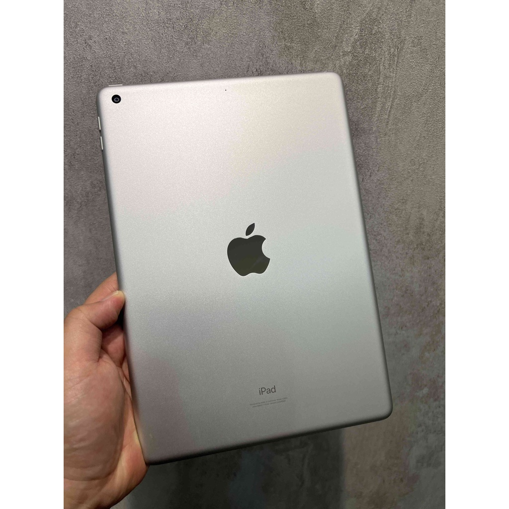 最新 iPad9 10.2" Wifi 64G 銀色 漂亮無傷 居家辦公 遠距教學 只要8800 !!!