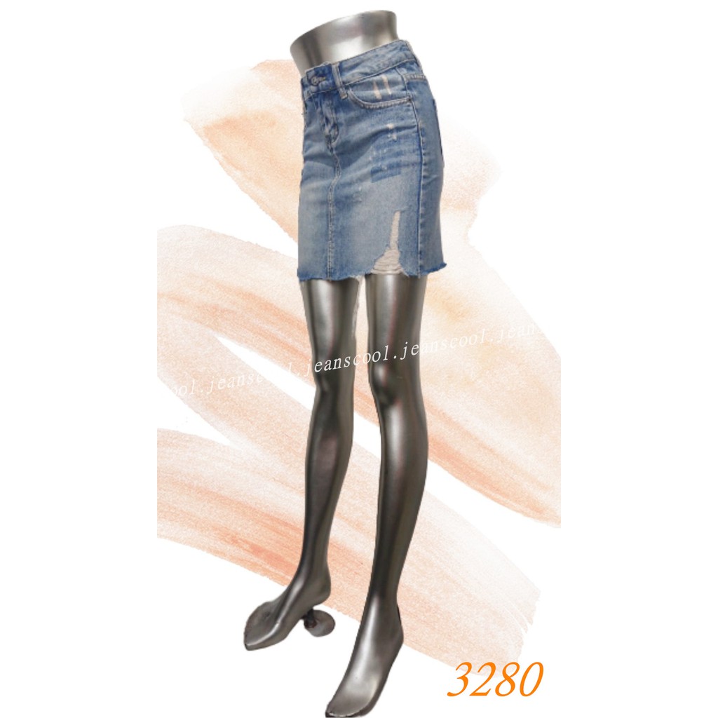 小胡子牛仔【3280】及膝裙，淺色牛仔藍，小A裙修腿空間版，不規則磨損設計，混搭風個性推薦款。