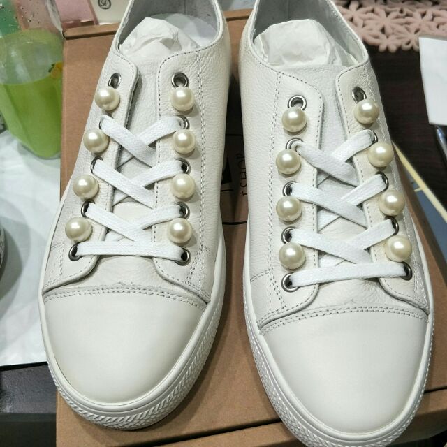 正韓真皮珍珠小白鞋。。。