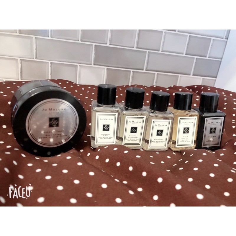 Jo Malone 沐浴乳15ml:黑莓月桂葉&amp;英國梨與小蒼蘭&amp;風鈴💕沐浴油15ml:絲絨玫瑰與烏木&amp;牡丹胭紅麂絨