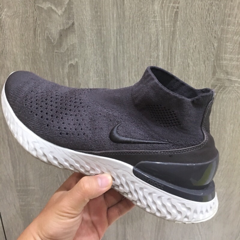 Nike rise react flyknit 二手鞋非全新（US10號）