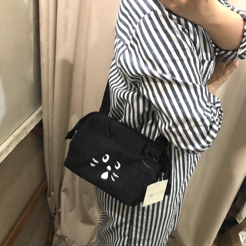 實拍📷 日本人氣商品 Ne-net Nya 驚訝貓咪 可愛黑色貓咪立體造型拉鍊斜背包 側背包
