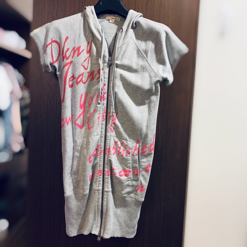 🛍 DKNY Jeans 🛍▫️美國品牌▫️休閒運動風▫️XS▫️二手連帽外套▫️塗鴉風