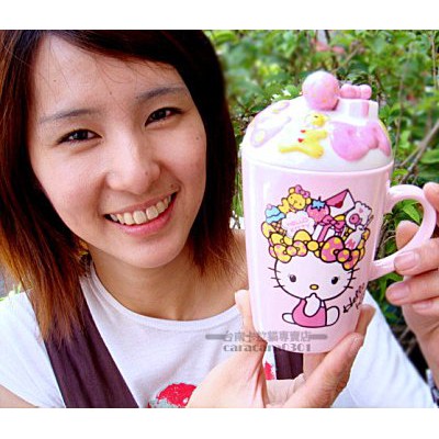 《螃蟹禮物小鋪》三麗歐系列HELLO KITTY KT甜點蛋糕版 粉色系馬克杯(附杯蓋)