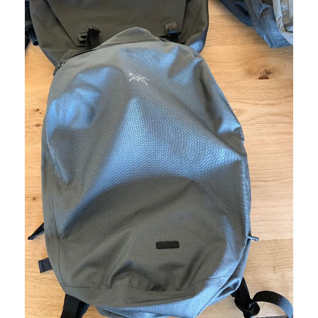 Arcteryx 始祖鳥Granville 16L 多功能拉鍊型 後背包(機長灰)