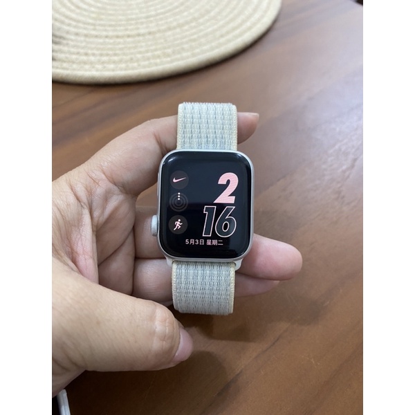 二手 Apple Watch series 4 NIKE 白色錶帶 40mm