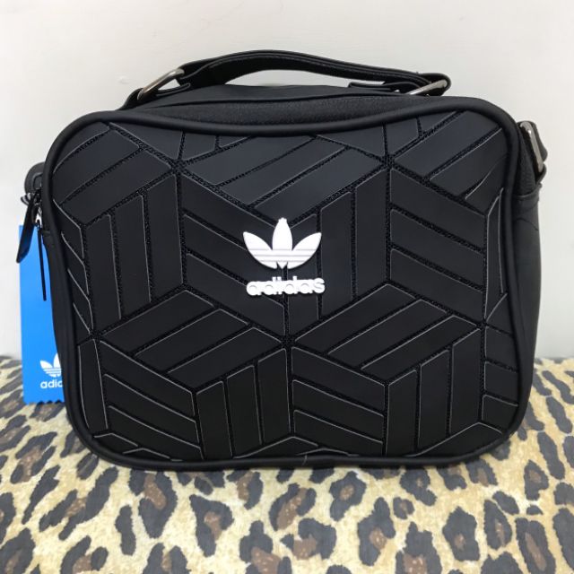 adidas 三葉草 三宅一生凌格包 側背包 斜肩包