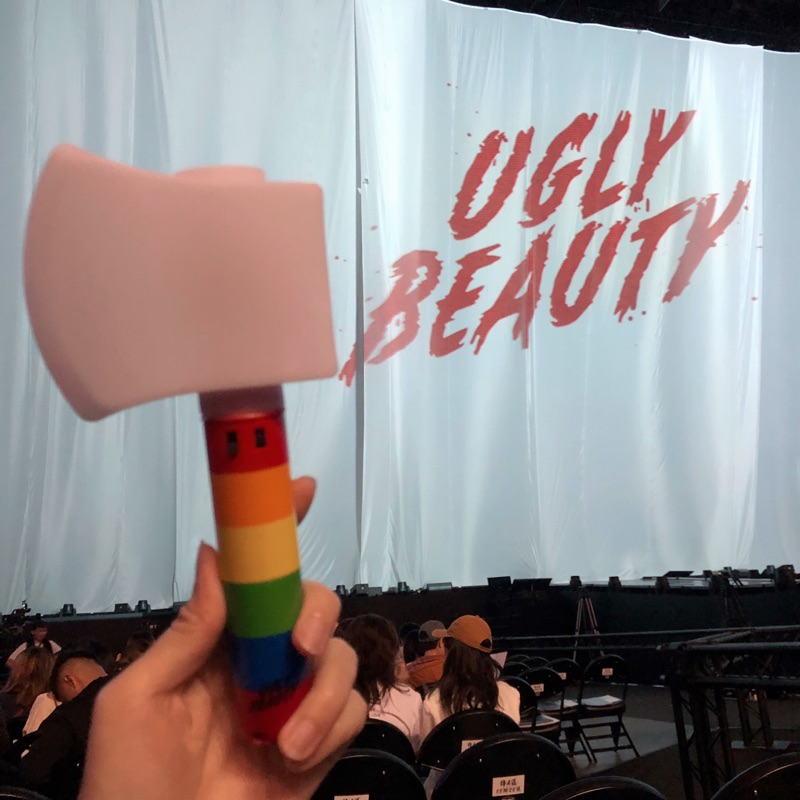Jolin 蔡依林 Ugly Beauty 2019-2020世界巡迴演唱會 台北最終場 斧頭螢光棒(彩虹版）