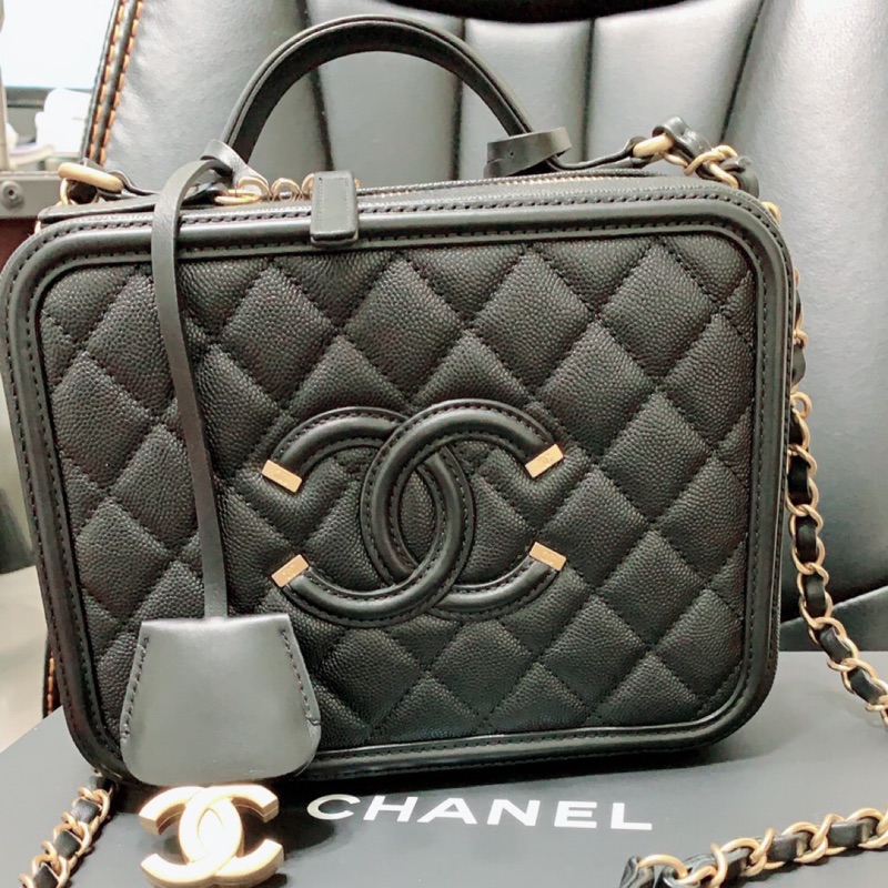 Chanel vanity case 黑色化妝箱21全新（已售）