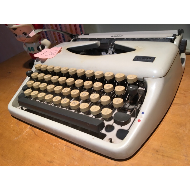 T32早期打字機..功能正常 西德製造⋯灰色#打字機#收藏#擺設#正常#測#