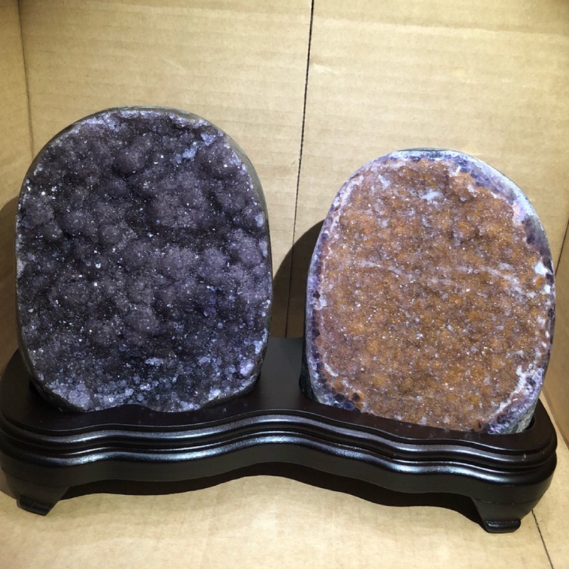 產地烏拉圭彩晶-紫水晶➕黃水晶、一對滿滿鳳梨花、完美雙色瑪瑙邊、二次結晶黃水晶、清透閃亮、原皮原礦
