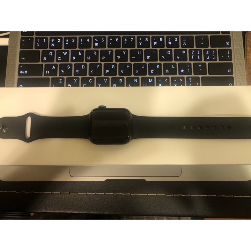Apple Watch S5 40mm GPS 太空灰