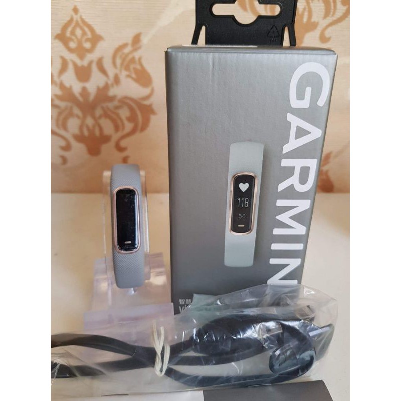 Garmin vivosmart 4 二手美錶2020八月購證 健康手環 smart 3 sport life可参考