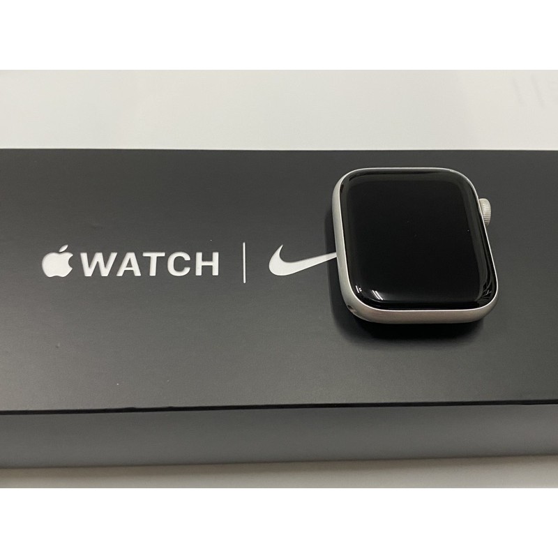 二手 近全新 Apple Watch Nike+ S5 Series 5 GPS 44mm 台中可面交 銀色金屬殼運錶帶