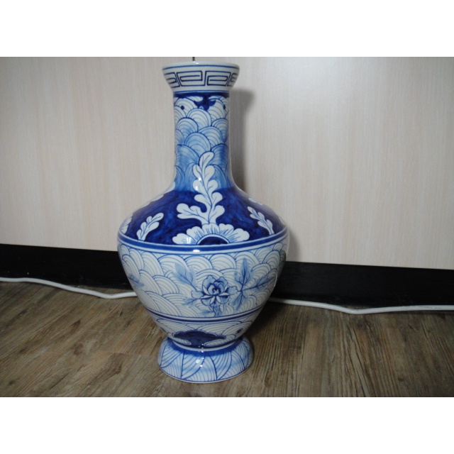底部有洞 中華陶瓷 青花瓷 花瓶 Blue and white porcelain vase
