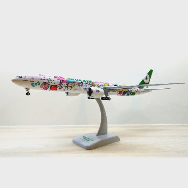 HOGAN 長榮航空 B777-300ER Hello Kitty 牽手機 彩繪機 1:200 飛機模型 (典藏版)