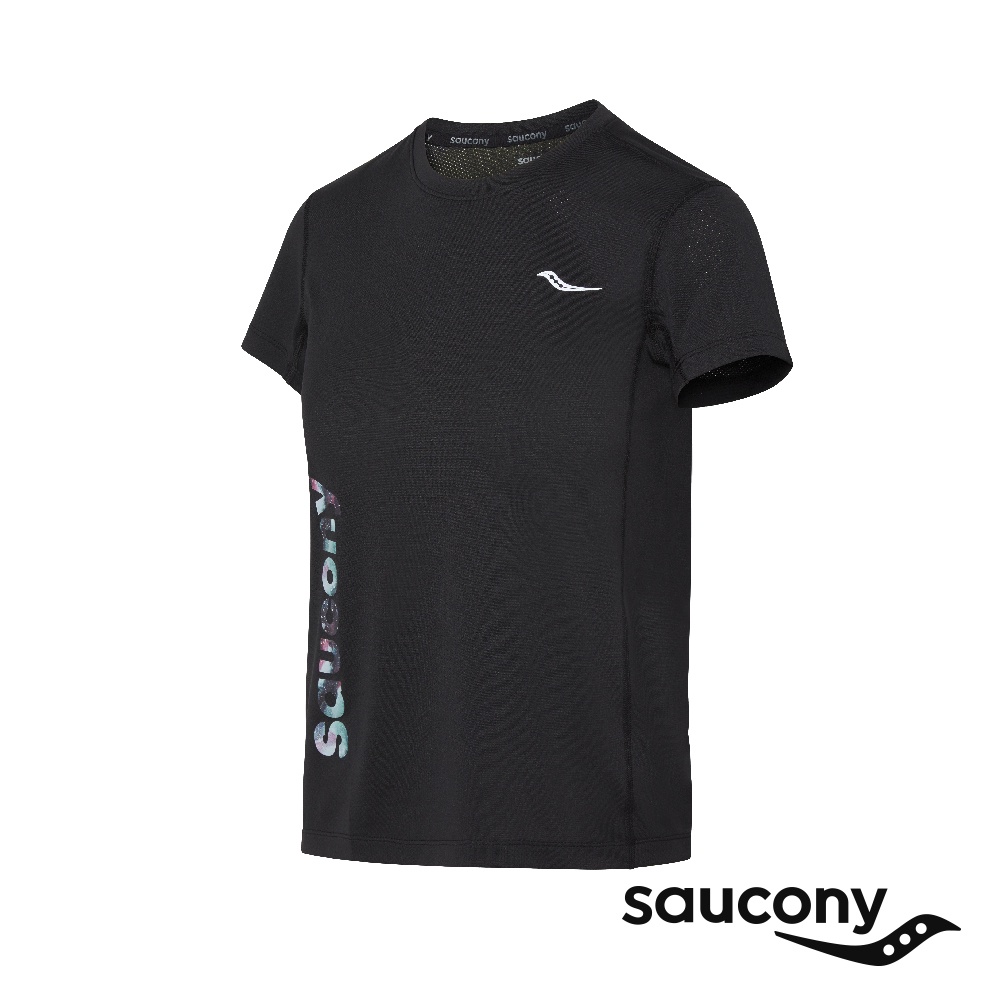 【SAUCONY】短袖排汗衫/女 服飾 原廠貨 STOPWATCH GRAPHIC SHORT SLEEVE-黑