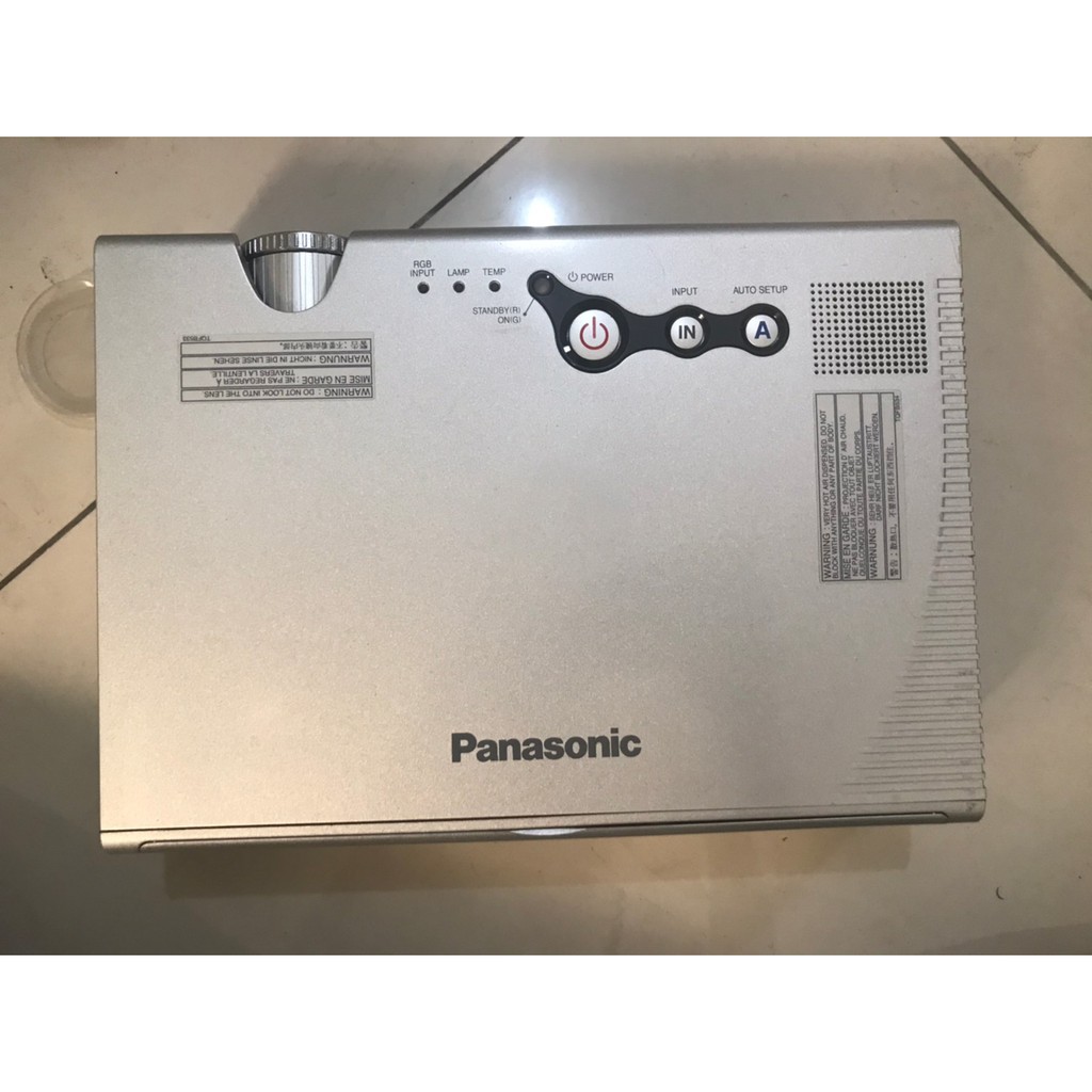 中古投影機 PANASONIC PT-LC56U  1600流明  亮溫度燈，可過電  零件機