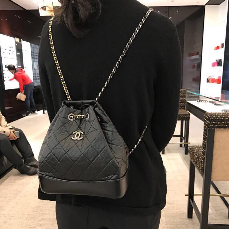 香奈儿流浪包蓝黑小号chanel流浪包这是第二次po流浪包 香奈儿搭配鞋 58名品网
