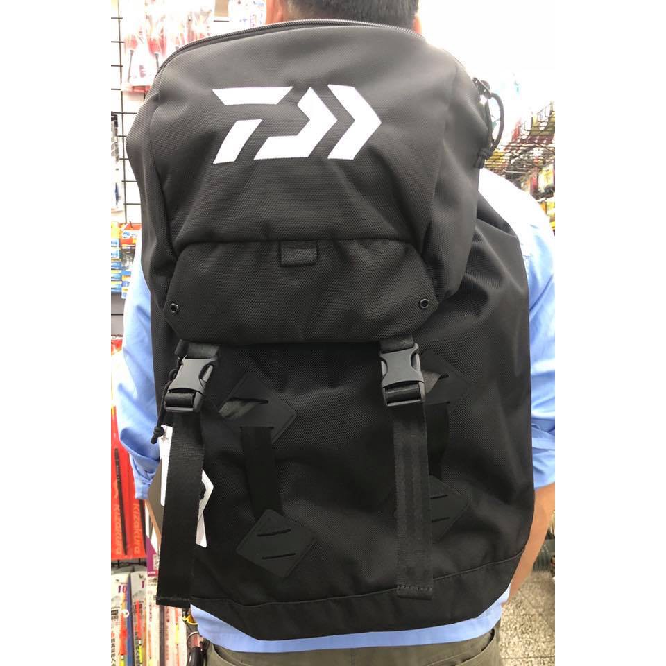 DAIWA NEW ERA® 聯名款 大型後背包 遠征 磯釣 路亞 濱海釣具