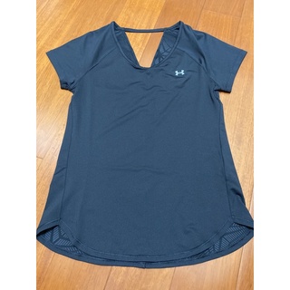 Under Armour 運動上衣（女款）
