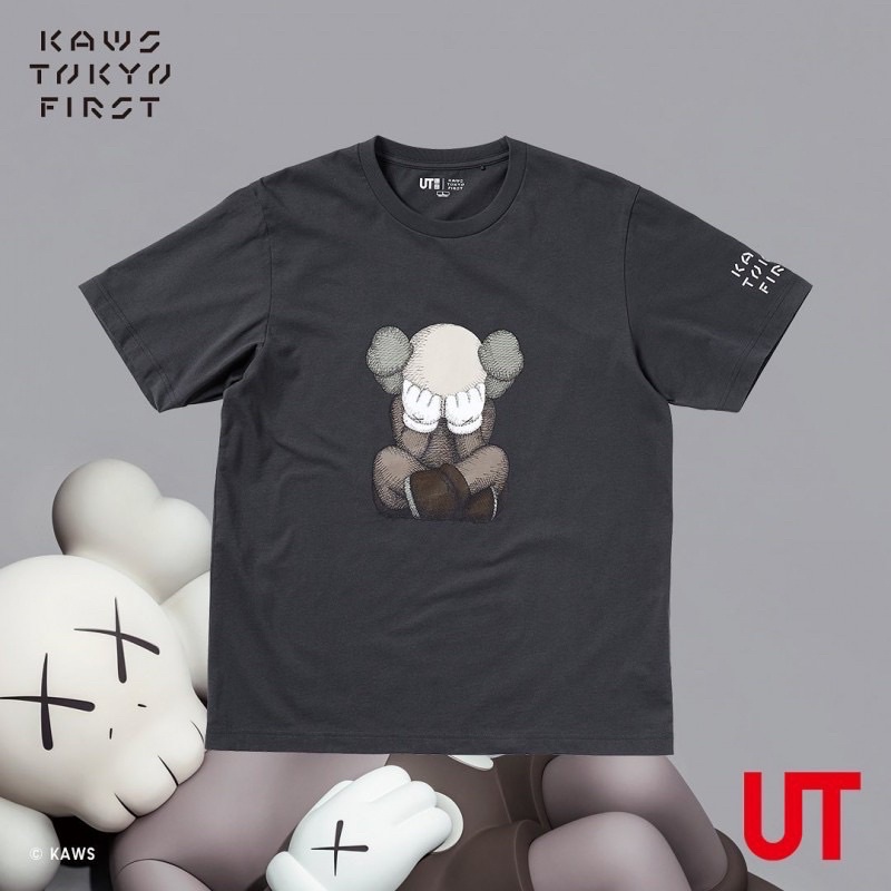 Hola Select -  Kaws x Uniqlo UQ 短T 日本 🇯🇵 展場聯名 現貨 黑色 白色