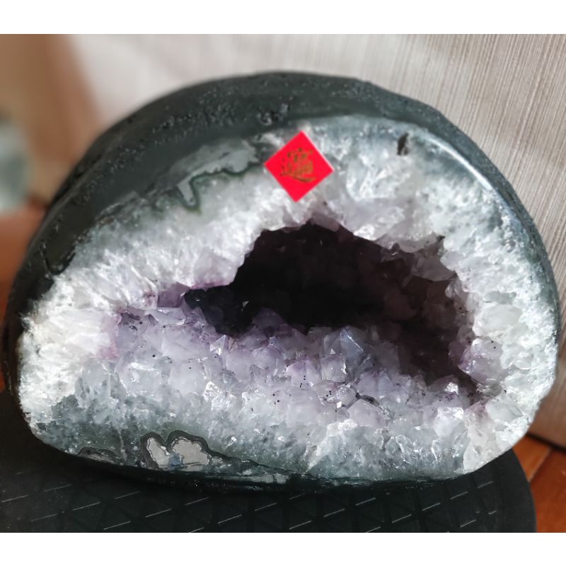 烏拉圭紫水晶洞，大洞口，洞深8公分，淨重5.7公斤，手珠可直接放入消磁