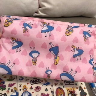 現貨不用等 韓國 大創 Daiso 聯名款 愛麗絲 收納袋 萬用包 證件夾 貼紙 原子筆