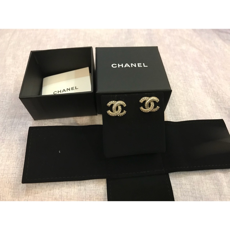 小香 Chanel  耳環。1.5公分 保證正品（有人訂。保留中）