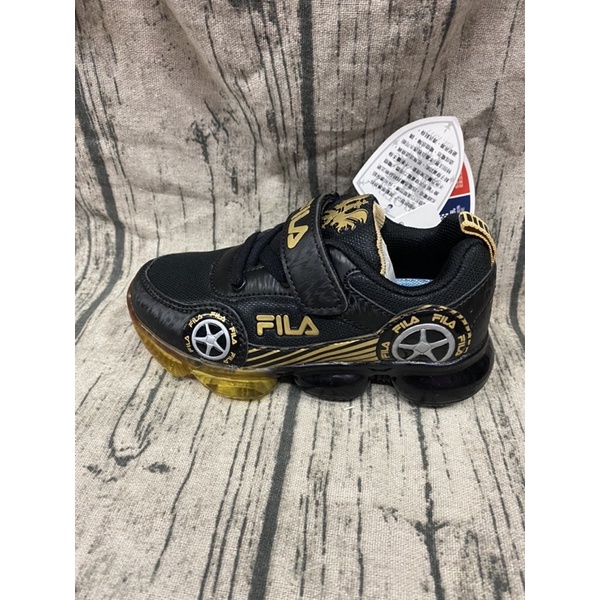 金英鞋坊Fila男童輕量氣墊運動跑鞋 福利品（不附鞋盒）特價490元