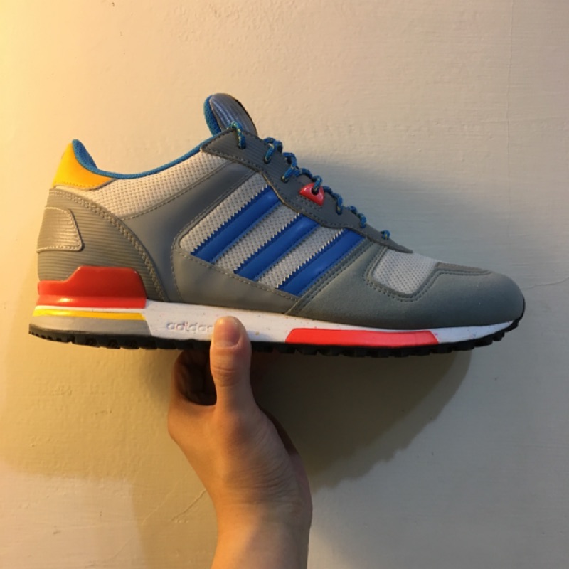 Adidas 鞋子