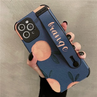 日系水果橘子適用與 iPhone14 13 12 11 Pro Max XR 腕帶支架 鏡頭全包 直邊軟殼 支架手機殼