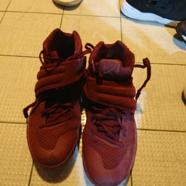 Kyrie Irving 2 酒紅 Us10