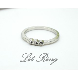【Lit Ring】氣質銀灰色小圓水鑽戒指。簡約 銀色 深灰色 閃亮 小水鑽 碎鑽 細戒指 禮物 線戒 戒指 飾品 首飾
