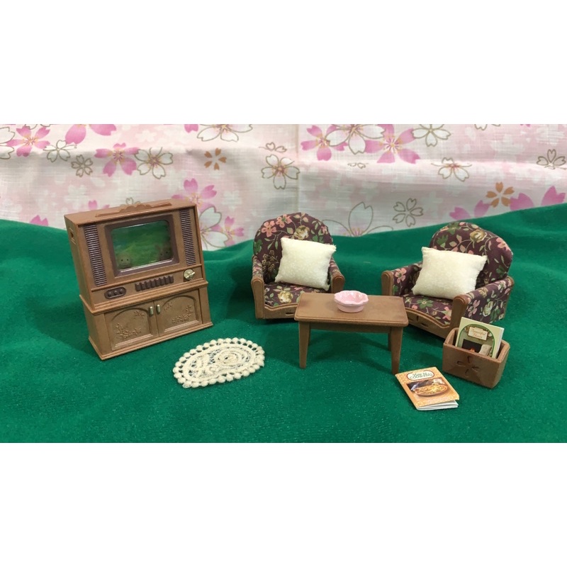 森林家族-二手電視、單人沙發、茶几、抱枕、書本