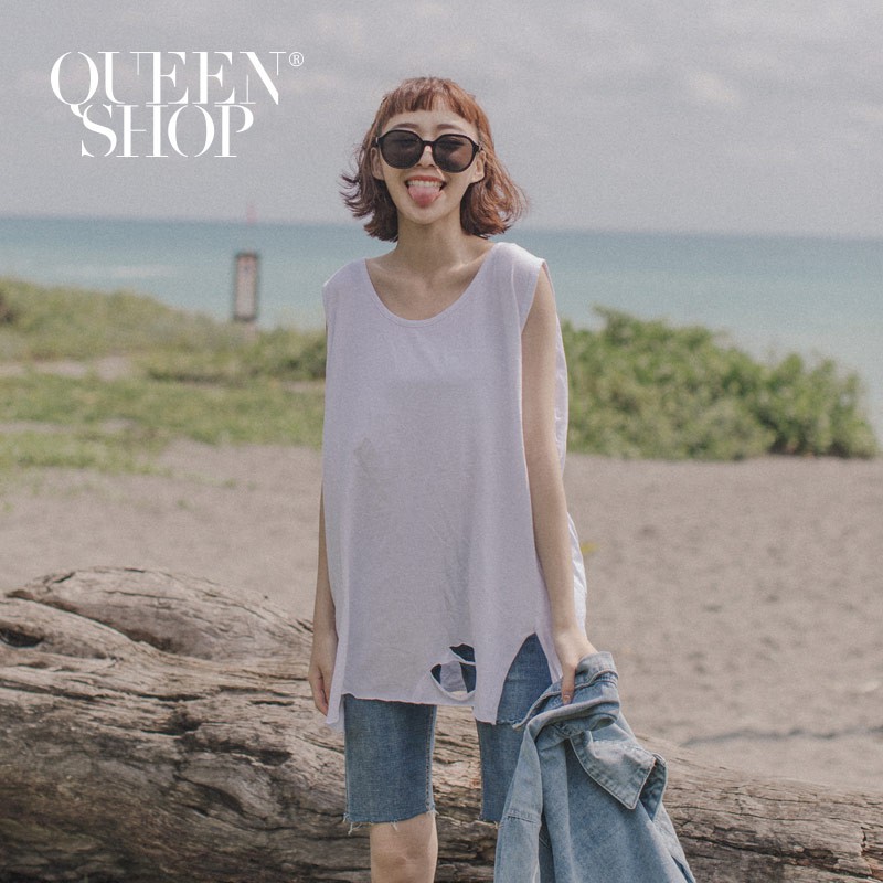 QUEENSHOP 無袖破洞開岔造型背心 兩色售 現貨【01150222】SS