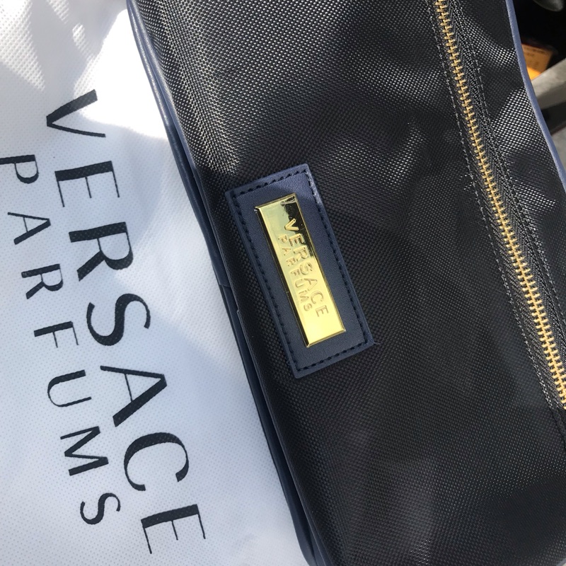 Versace 2018最新手拿包，保證正品，需貨到付款者先通知另開，有興趣者價格好談，求脫手