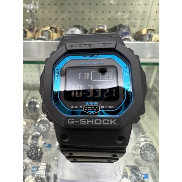 【金台鐘錶】CASIO卡西歐G-SHOCK (電波錶) 橡膠錶帶 太陽能 防水200米(藍框) GW-B5600-2