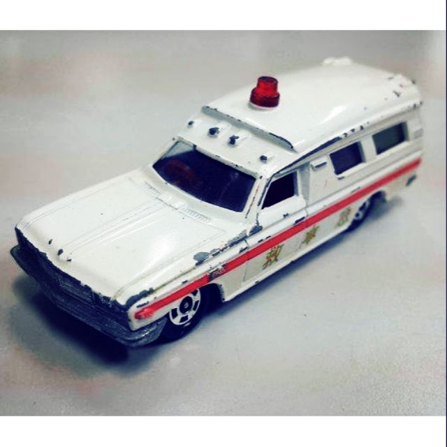tomica ambulance