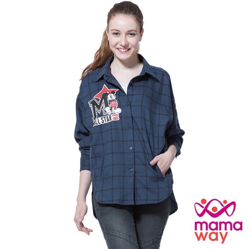 (mamaway媽媽餵)孕婦裝 迪士尼米奇貼布繡孕哺格紋平織衫-深灰藍哺乳衣