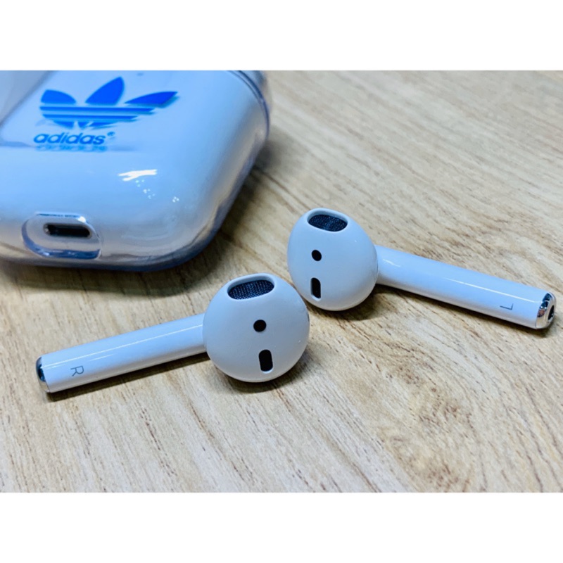 老闆分了嗎？9.9成新 AirPods 2 with charging case (保固中)2019款  只要$4367