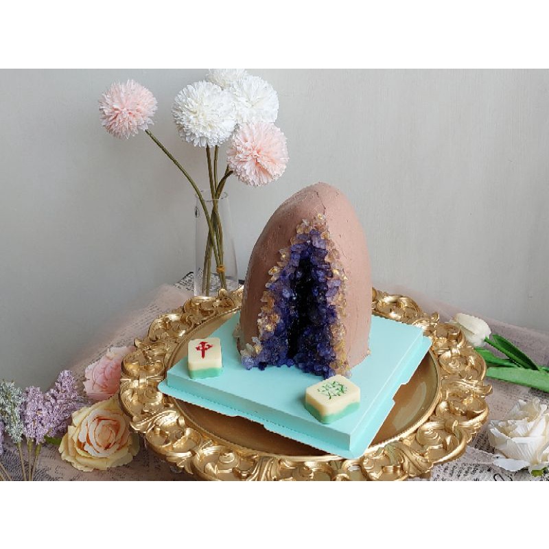 客製化水晶洞蛋糕。4吋加高