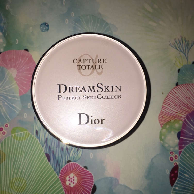 Dior 夢幻美肌氣墊粉餅